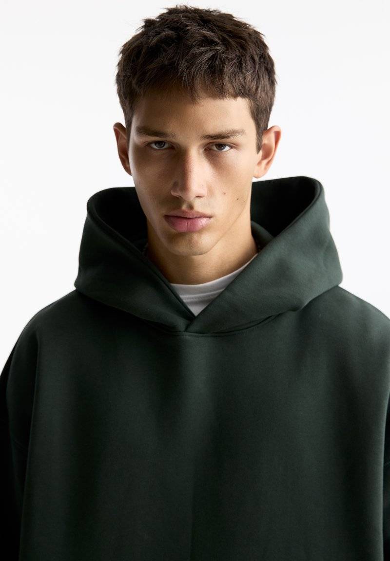 PULL&BEAR PULL&BEAR BOXY - Hoodie - dark green Kostenloser Versand