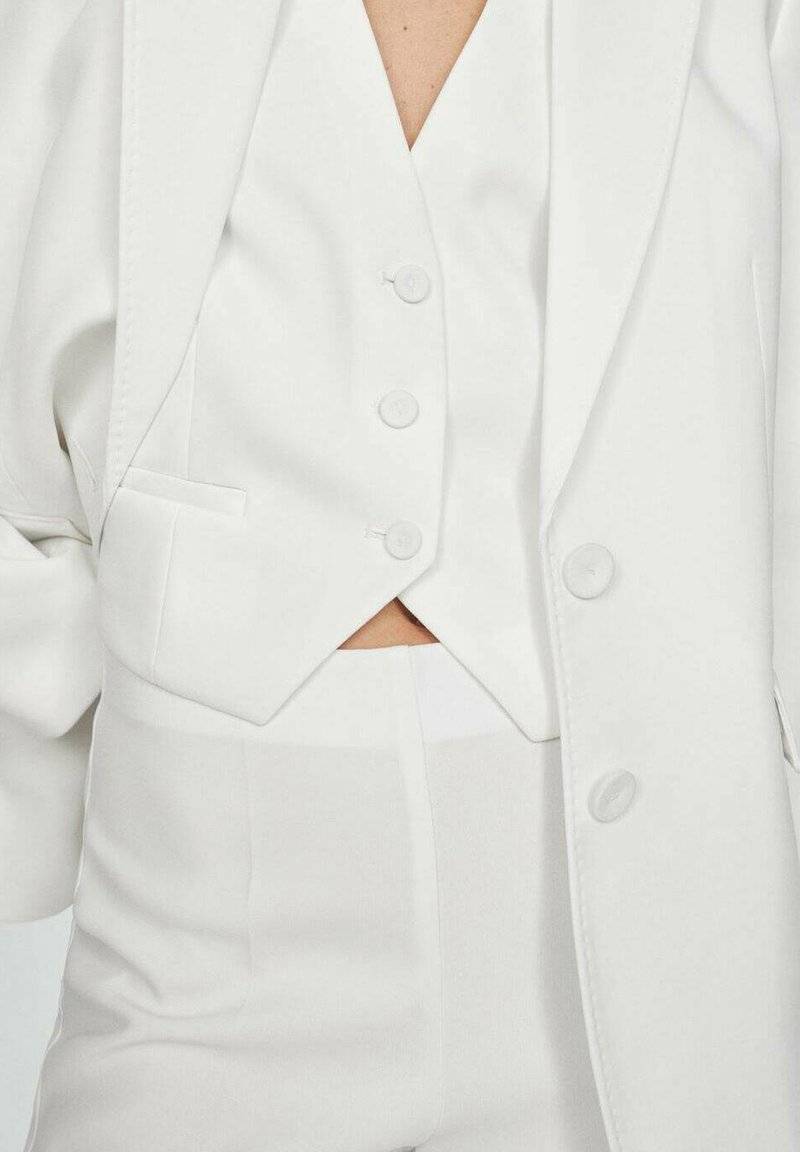 Mango Mango IGUANA - Waistcoat - white Rabatt