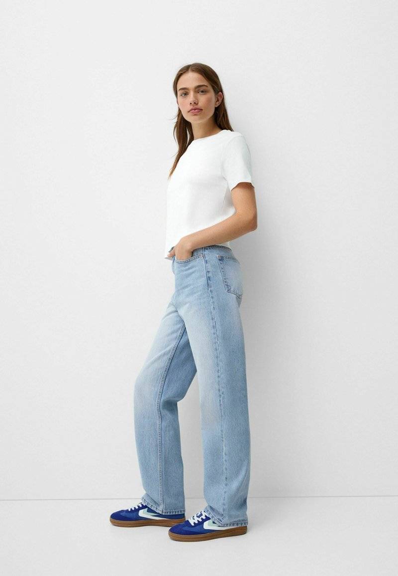 Bershka Bershka MOM - Straight leg jeans Zeitlich begrenztes Angebot