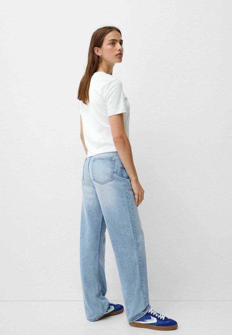 Bershka Bershka MOM - Straight leg jeans Zeitlich begrenztes Angebot