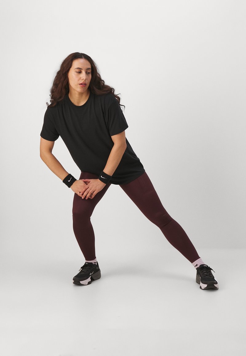 Nike Performance Nike Performance ONE RELAXED TOP - Sports T-shirt - black Bis zu 60% Rabatt