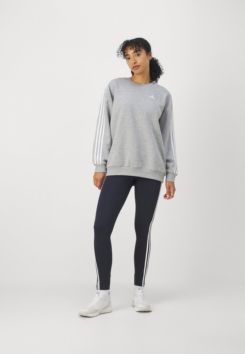 adidas Sportswear adidas Sportswear ESSENTIALS 3 STRIPES OVERSIZED - Sweatshirt Bis zu 65% Rabatt