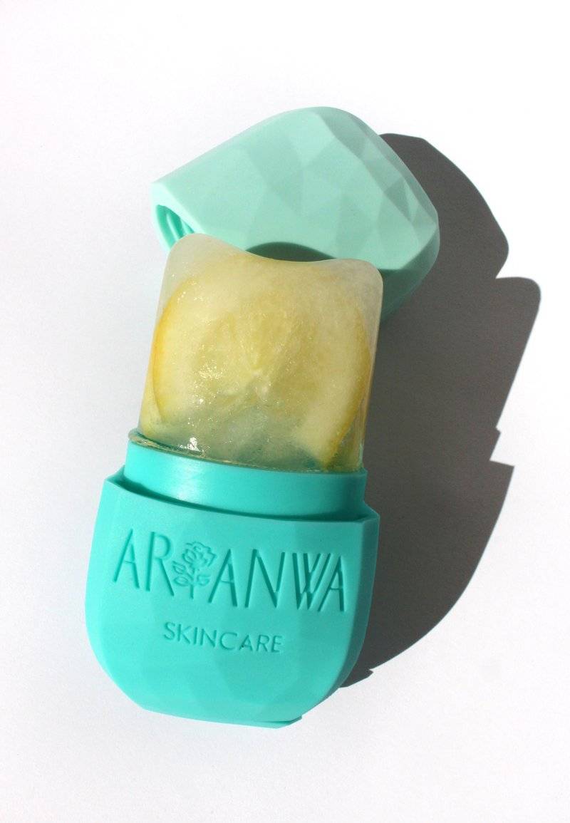 ARI ANWA Skincare ARI ANWA Skincare FACIAL ICE CUBE - MASSAGE ROLLER TOOL - Skincare tool - fresh blue Begrenzt auf 3 Tage