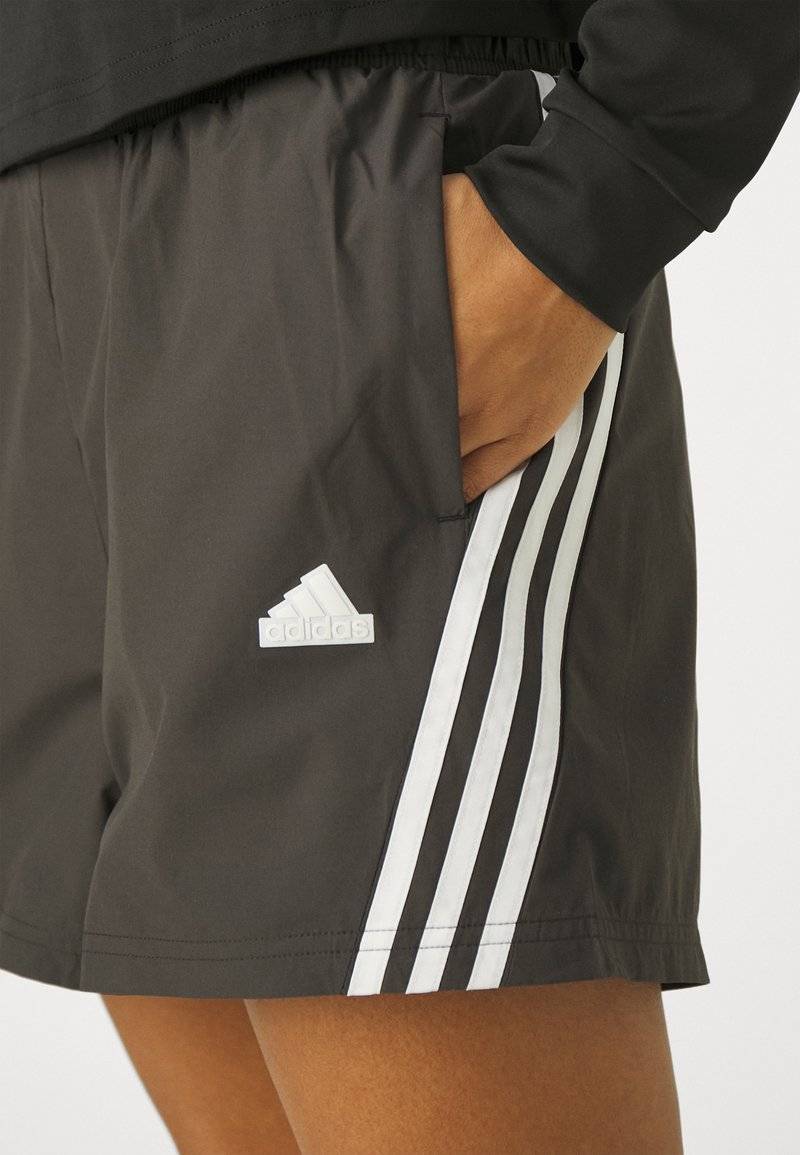 adidas Sportswear adidas Sportswear FUTURE ICONS THREE STRIPES SHORT - Sports shorts - black Exklusive Angebote
