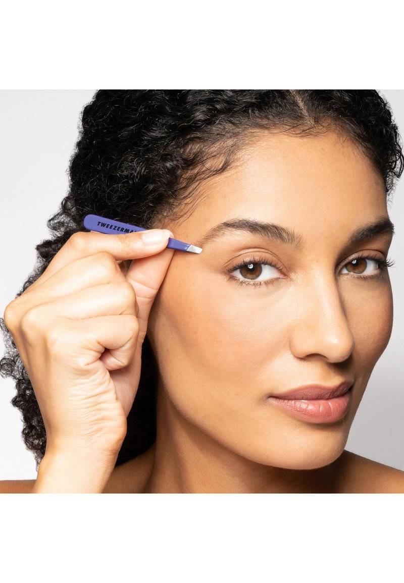 TWEEZERMAN TWEEZERMAN MINI SLANT TWEEZER - Hair removal tool - purple Bis zu 55% Rabatt