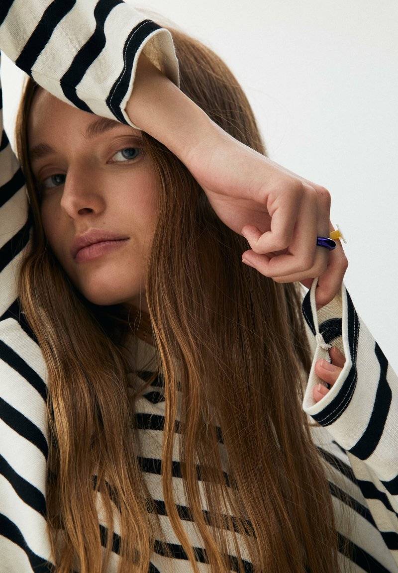 PULL&BEAR PULL&BEAR BASIC - Long sleeved top - mottled black Angebote