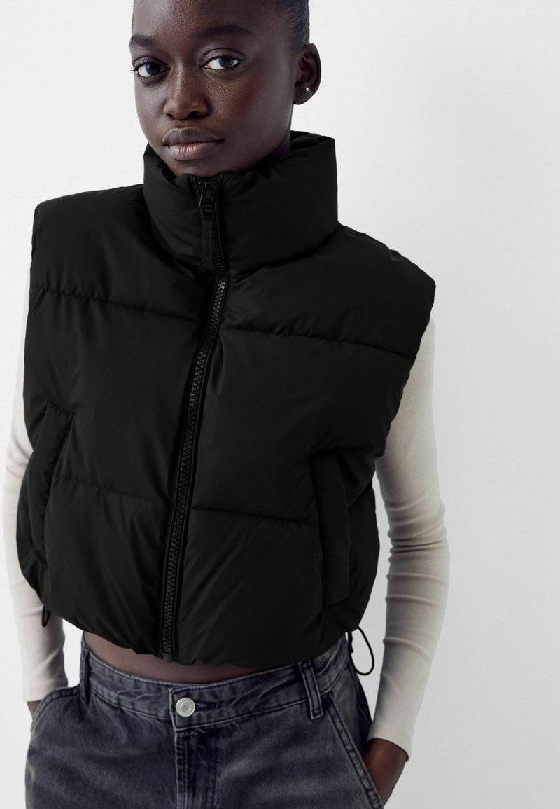 Bershka Bershka CROPPED PUFFER - Waistcoat - black denim Günstiger Verkauf