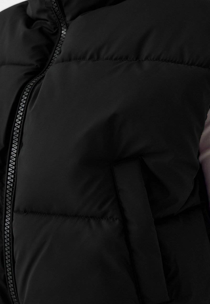 Bershka Bershka CROPPED PUFFER - Waistcoat - black denim Günstiger Verkauf