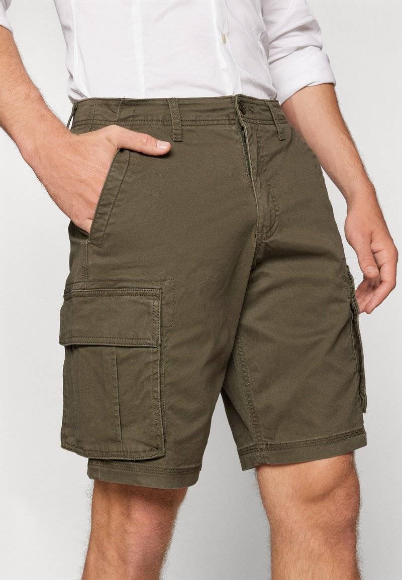 GAP GAP CARGO - Shorts - black moss Blitzverkäufe