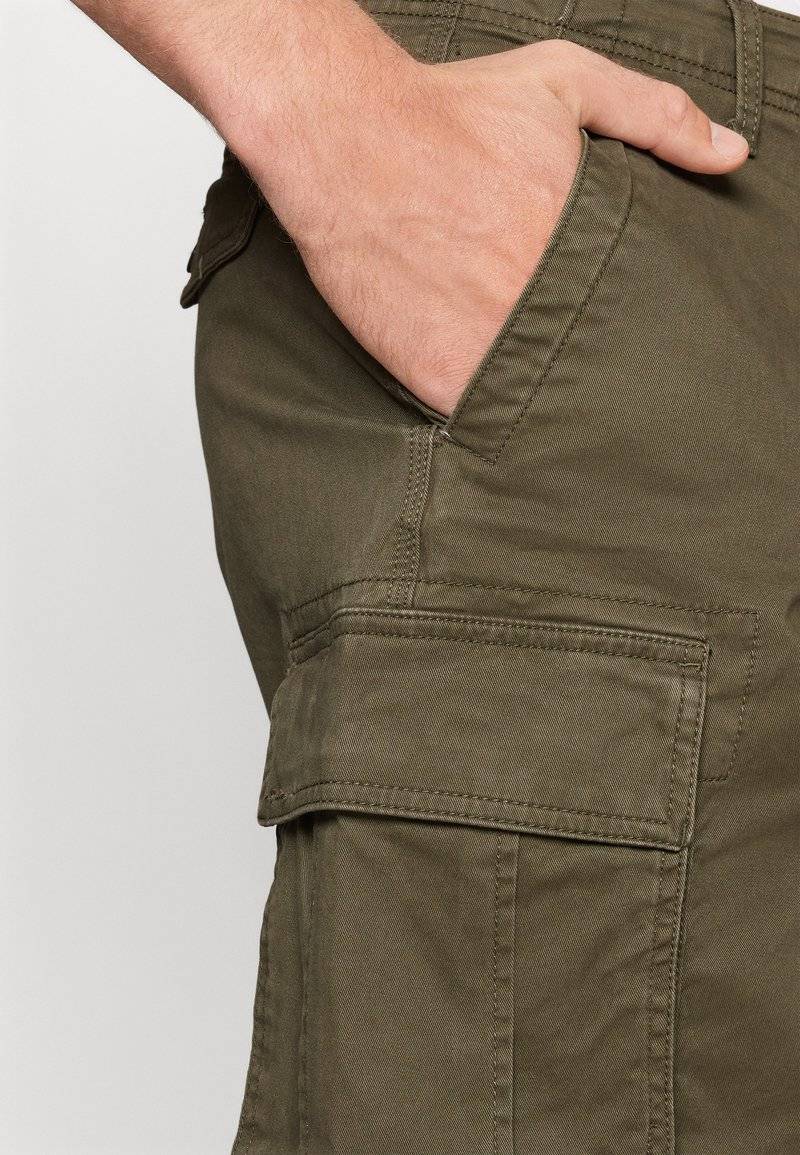 GAP GAP CARGO - Shorts - black moss Blitzverkäufe