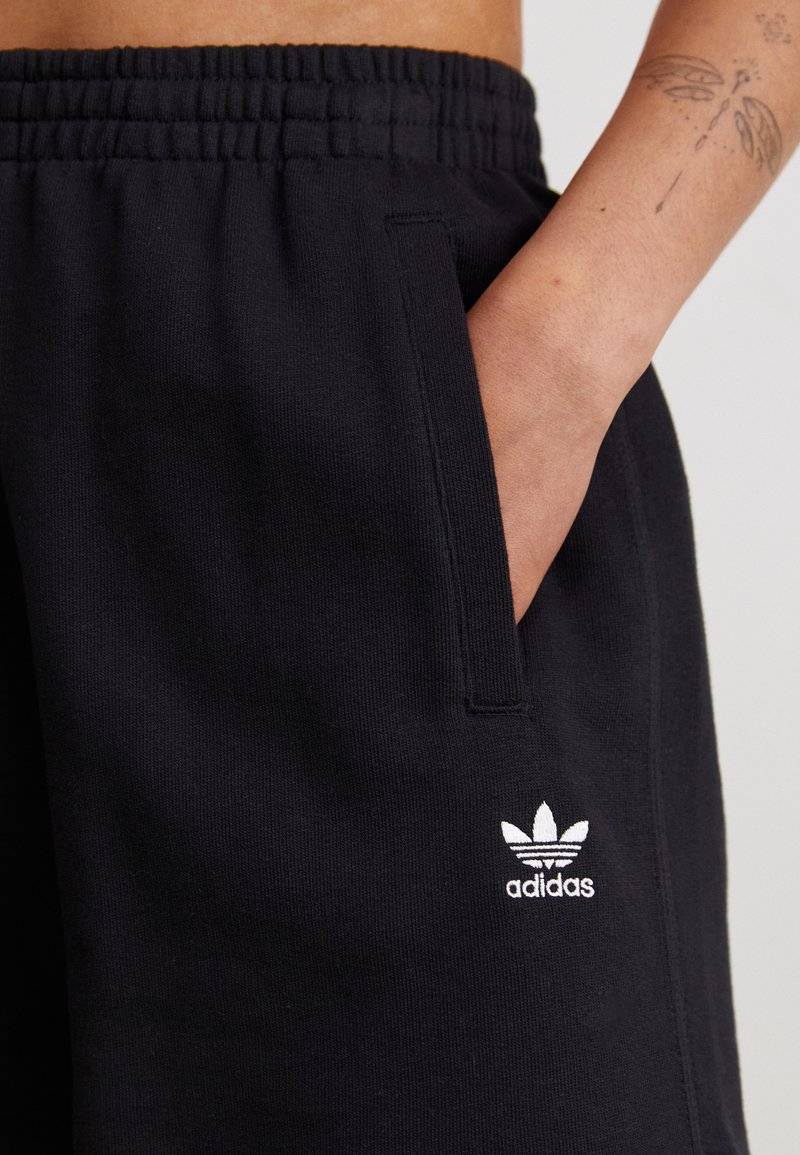 adidas Originals adidas Originals ESSENTIALS - Shorts - black Fabrik Onlineshop