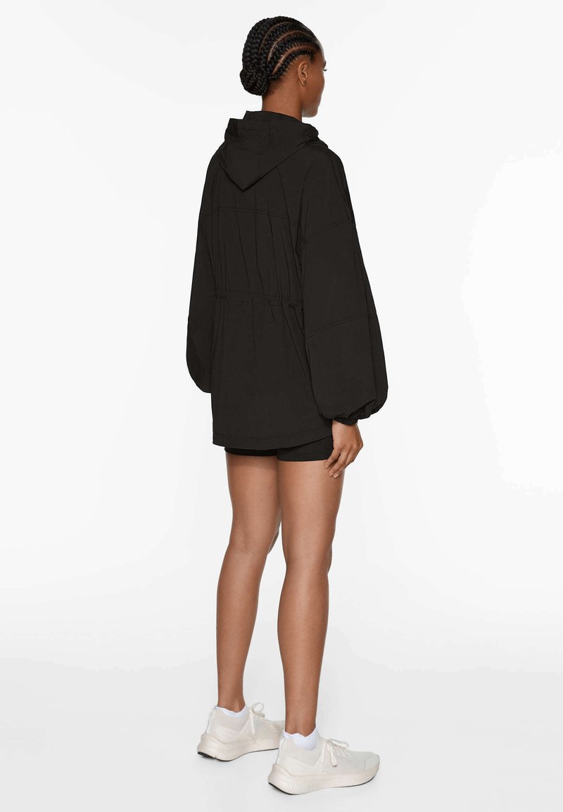 OYSHO OYSHO REPELLENT TECHNICAL - Windbreaker - black Black Friday