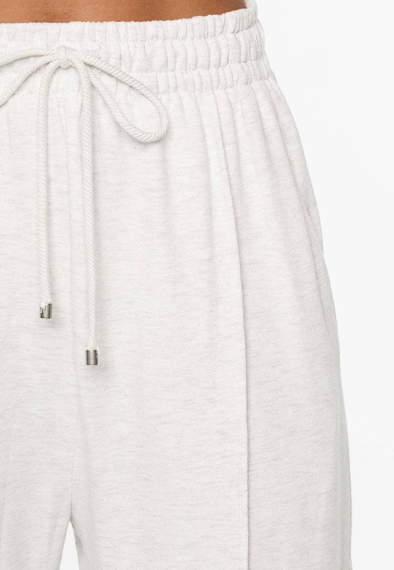 OYSHO OYSHO SOFT TOUCH RELAXED STRAIGHT-LEG - Tracksuit bottoms - mottled light grey Top Angebot