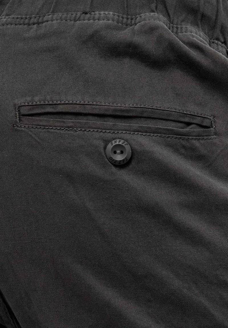 Tazzio Tazzio Cargo trousers - anthrazit Speichern exportieren
