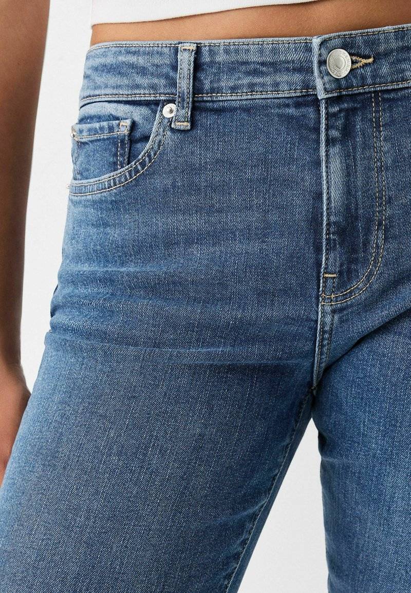 Bershka Bershka Flared Jeans - light blue denim 50% Rabatt für begrenzte Zeit