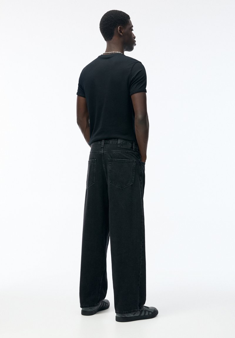 PULL&BEAR PULL&BEAR LOOSE-BAGGY - Relaxed fit jeans - black Auslauf