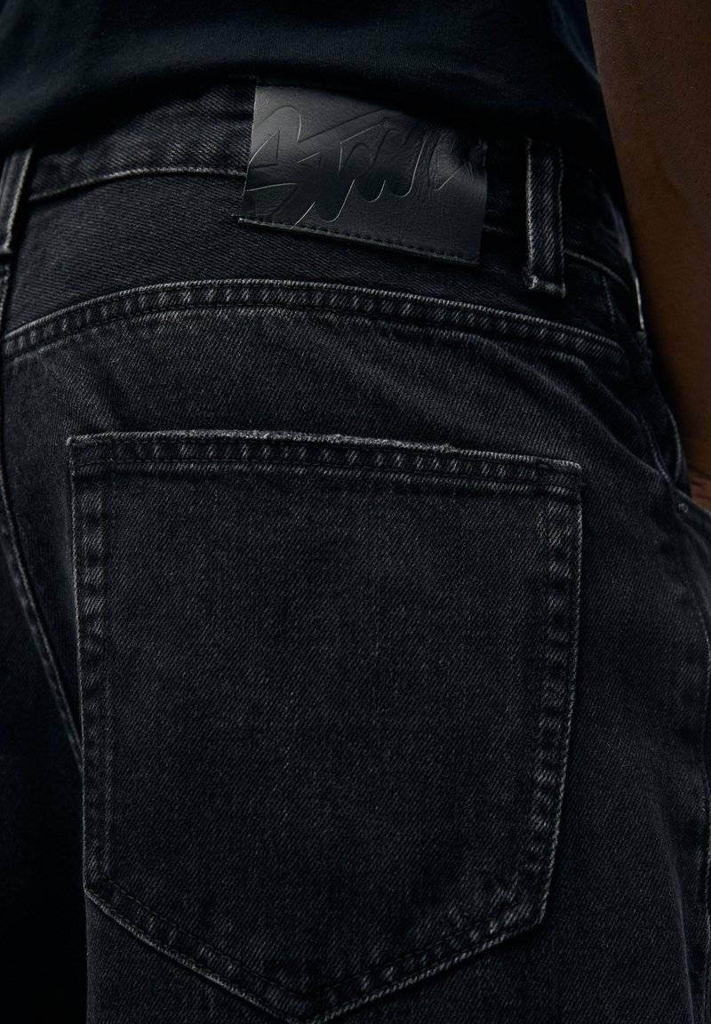 PULL&BEAR PULL&BEAR LOOSE-BAGGY - Relaxed fit jeans - black Auslauf