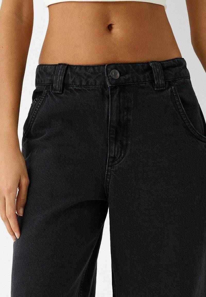 Bershka Bershka BERMUDA - Denim shorts - black Sonderangebot