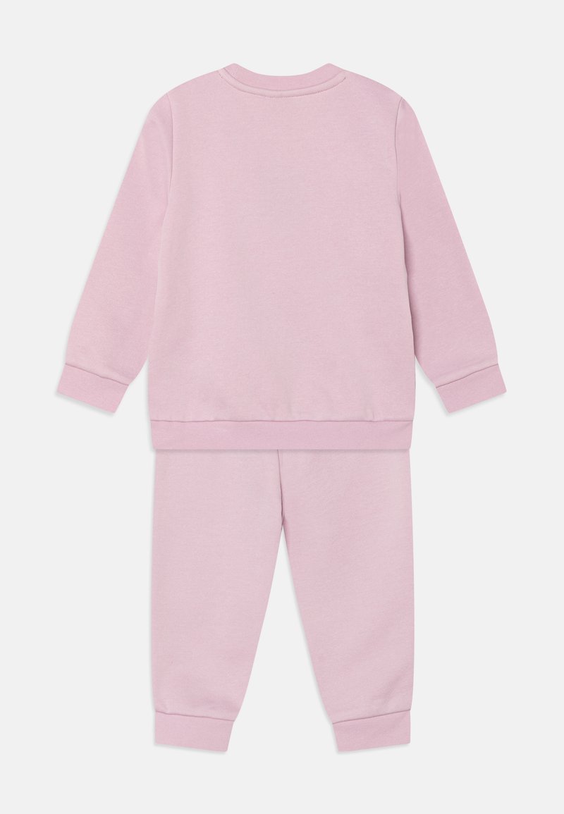 Puma Puma MINICATS UNISEX SET - Tracksuit - grape mist Rabatt