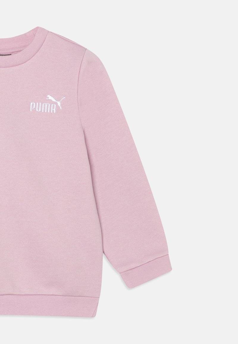 Puma Puma MINICATS UNISEX SET - Tracksuit - grape mist Rabatt