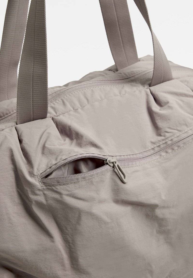 OYSHO OYSHO RUCHED - Holdall - grey Saisonschlussverkauf