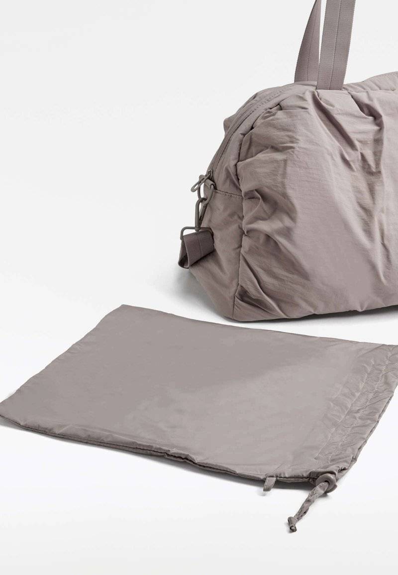 OYSHO OYSHO RUCHED - Holdall - grey Saisonschlussverkauf