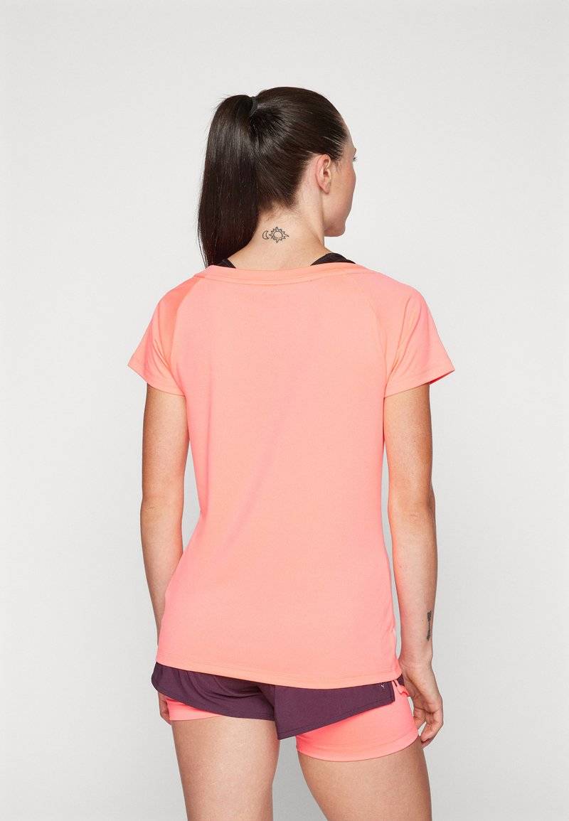 Puma Puma TRAIN FAVORITE CAT TEE - Sports T-shirt - sunset glow Osterangebot