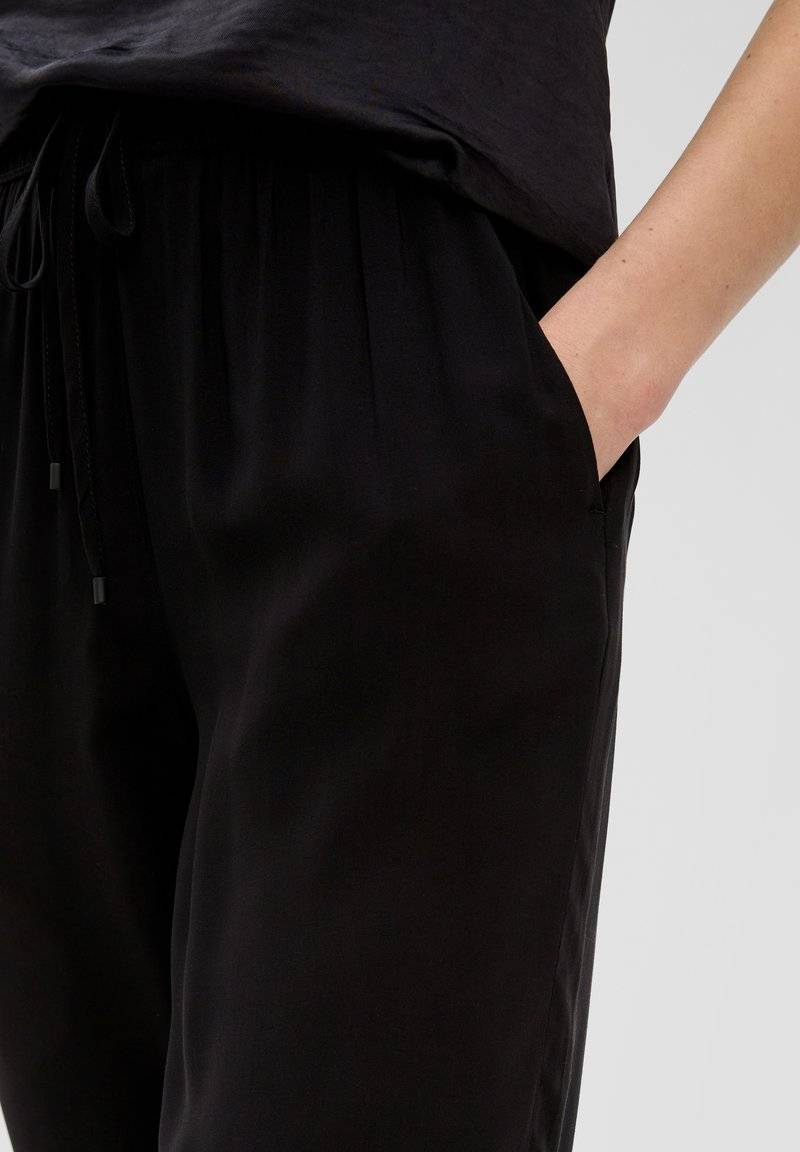 s.Oliver s.Oliver ANKLE-AUS REINER - Trousers - schwarz Hotsell
