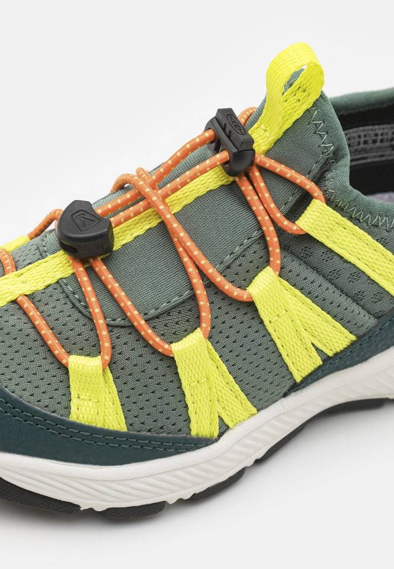 Keen Keen MOTOZOA UNISEX - Hiking shoes - green Black Friday