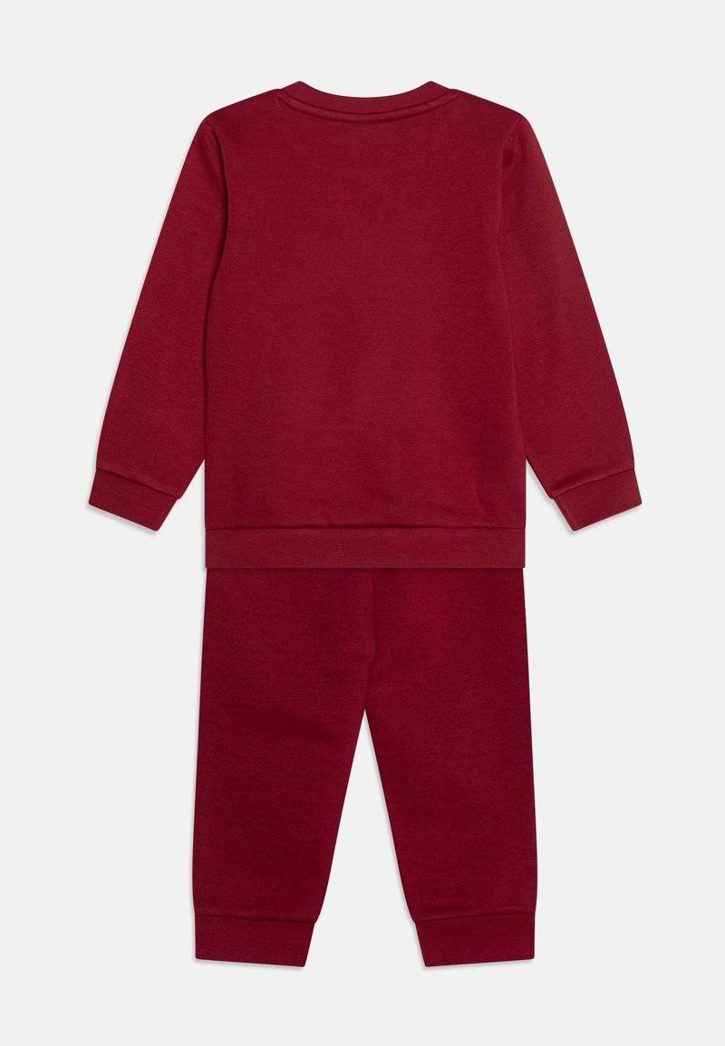 Puma Puma MINICATS CREW JOGGER UNISEX SET - Tracksuit - intense red Blitzverkäufe