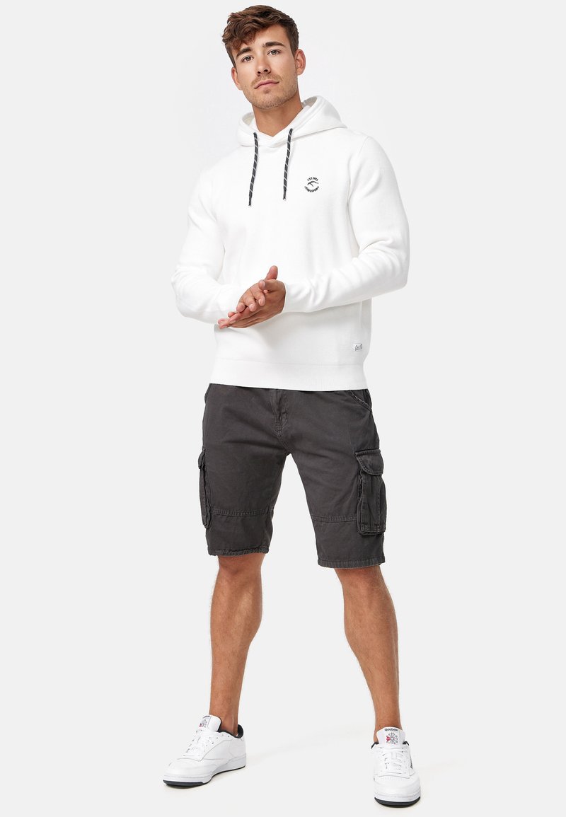 INDICODE JEANS INDICODE JEANS MONROE - Shorts - raven Begrenztes Angebot