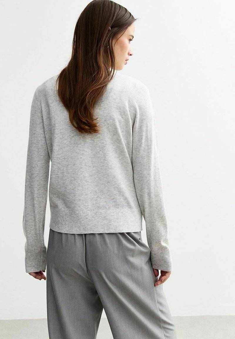 New Look New Look CREW NECK - Cardigan - pale grey Cyber Monday