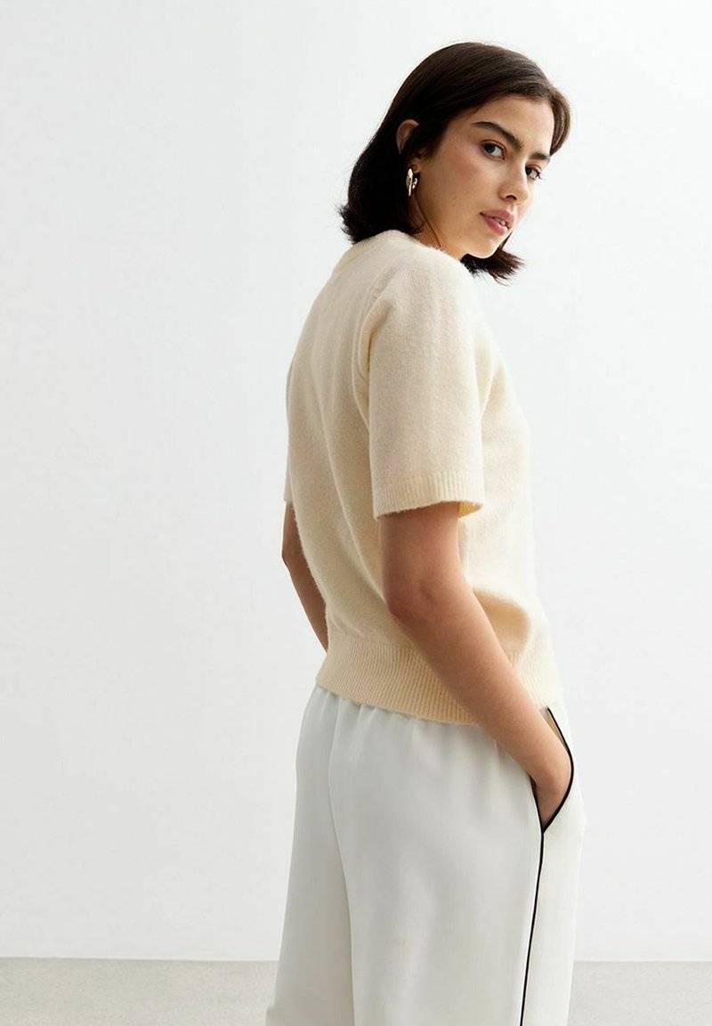 New Look New Look SHORT SLEEVE - Basic T-shirt - cream Valentinstagsangebot