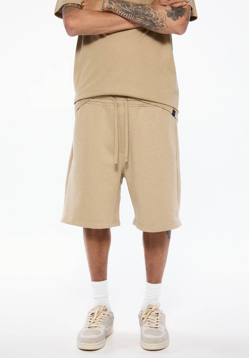 PULL&BEAR PULL&BEAR SET BERMUDA SHORTS AND T-SHIRT - Tracksuit bottoms - sand Jubiläumsangebot