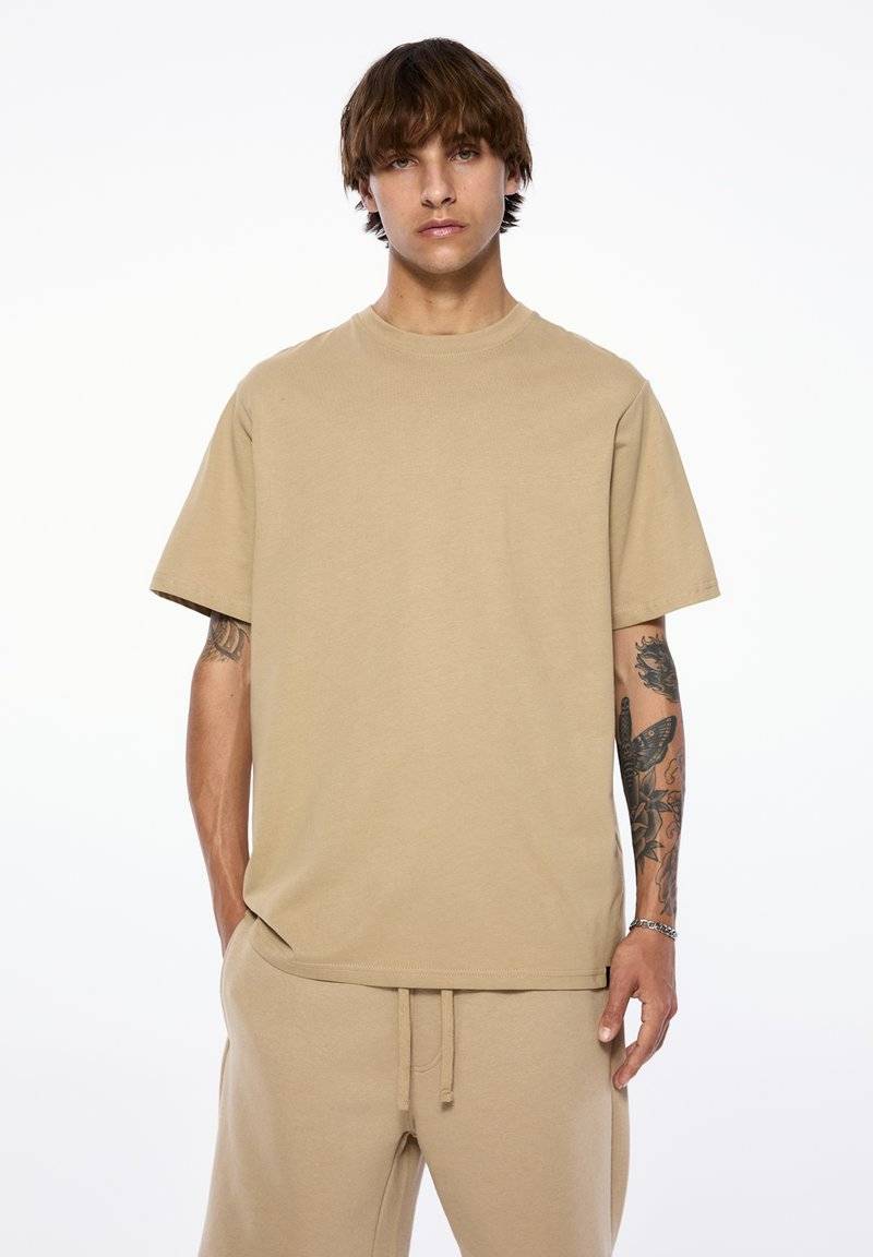 PULL&BEAR PULL&BEAR SET BERMUDA SHORTS AND T-SHIRT - Tracksuit bottoms - sand Jubiläumsangebot