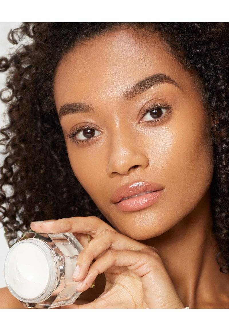 Charlotte Tilbury Charlotte Tilbury CHARLOTTE'S MAGIC CREAM SPF - REFILLABLE - Face cream im Angebot
