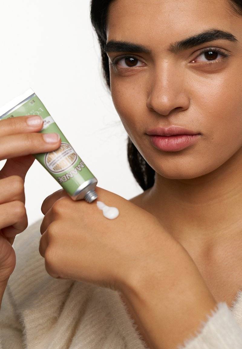 L'OCCITANE L'OCCITANE ALMOND HAND CREAM - Hand cream Schlussverkauf