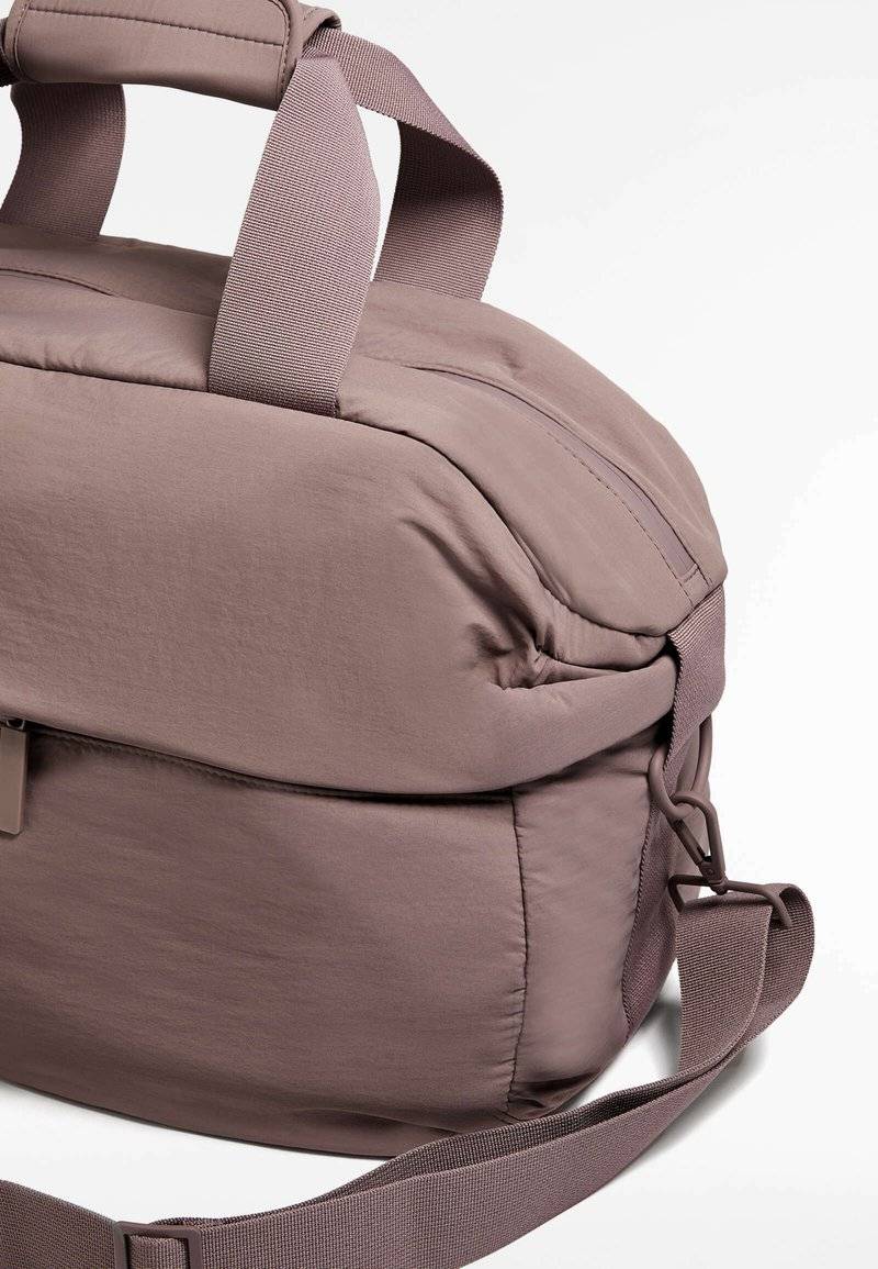 OYSHO OYSHO WITH FLAP POCKET - Sports bag - pink Günstig kaufen