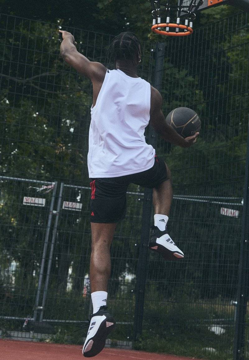 adidas Performance adidas Performance OWNTHEGAME 3.0 - Basketball shoes Exklusivangebot