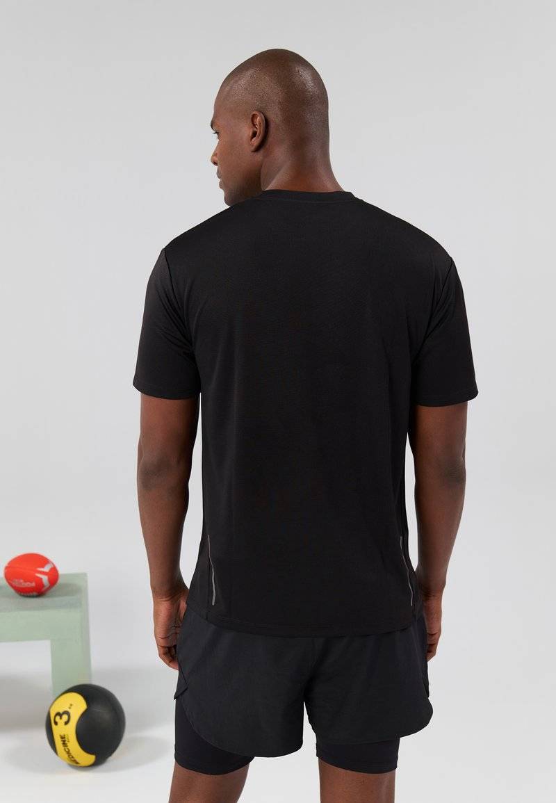 Pier One Sport Pier One Sport Basic T-shirt - black Lagerräumung