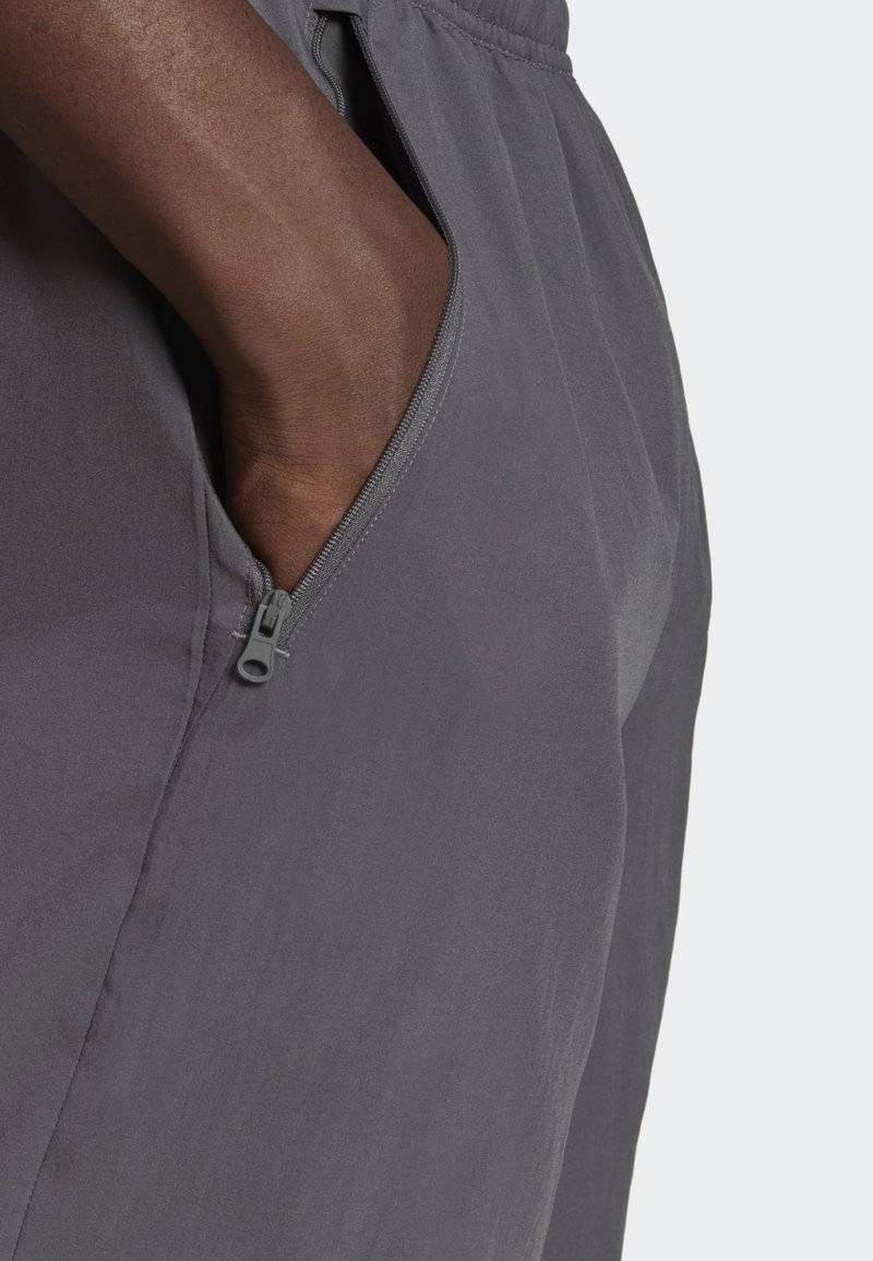 adidas Performance adidas Performance ESSENTIALS WOVEN - Sports shorts - grey Heißer Verkauf