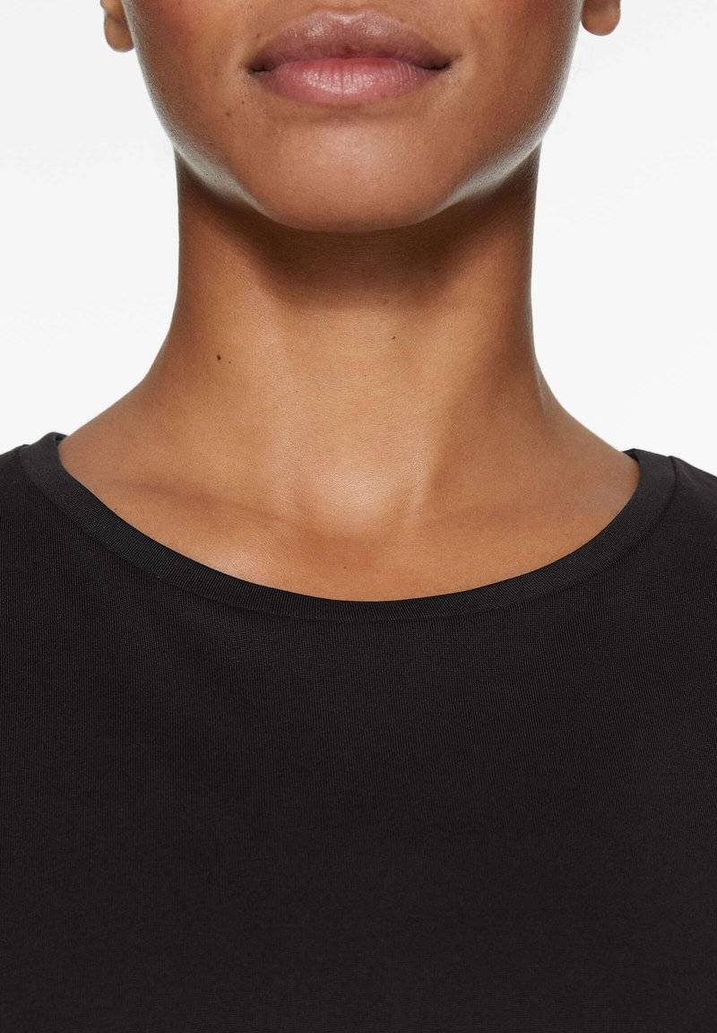 OYSHO OYSHO MODAL - Basic T-shirt - black Zeitlich begrenztes Angebot