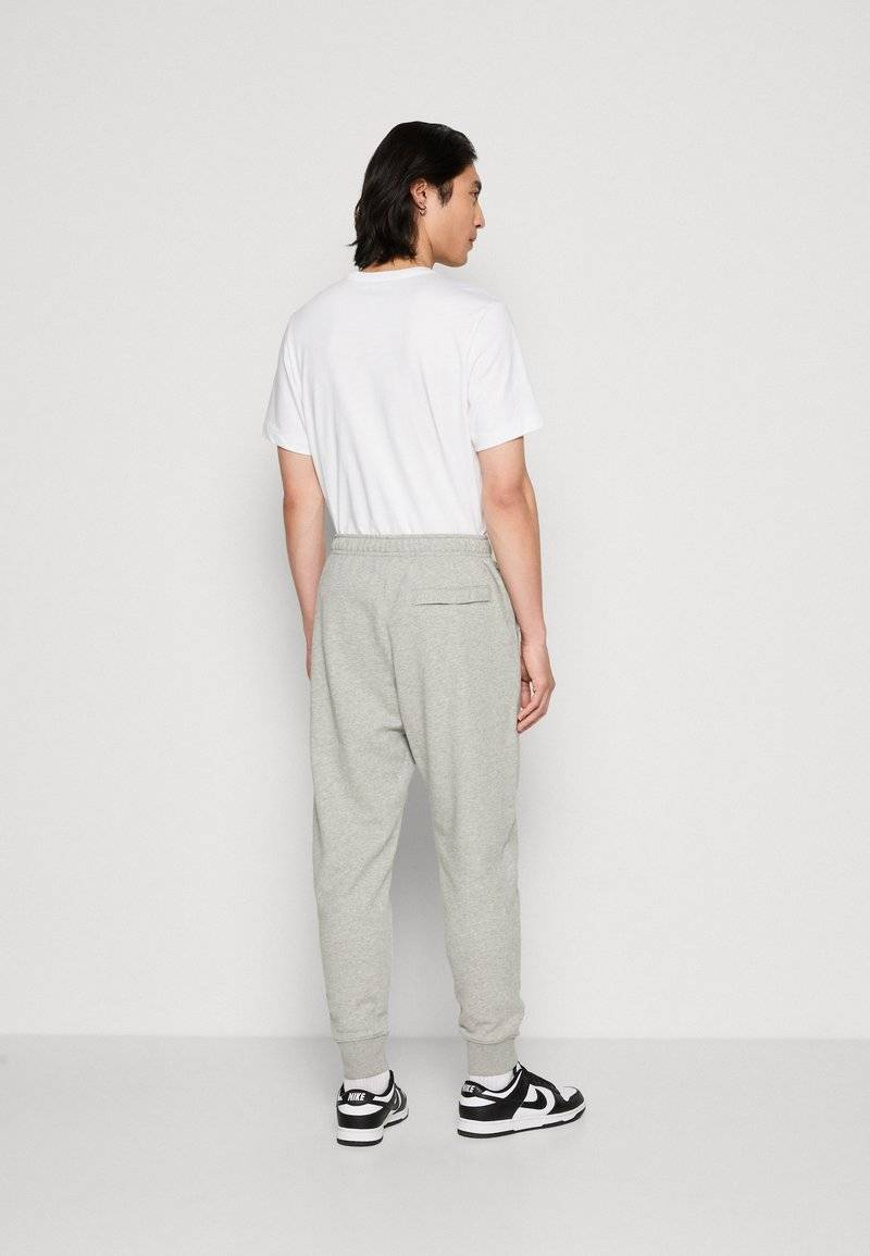 Nike Sportswear Nike Sportswear CLUB JGGR FT - Tracksuit bottoms Vierteljährliche Förderung