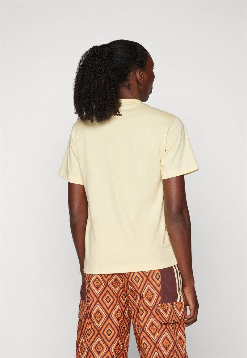 adidas Sportswear adidas Sportswear ADIDAS FARM RIO GRAPHIC - Print T-shirt - easy yellow Großer Ausverkauf