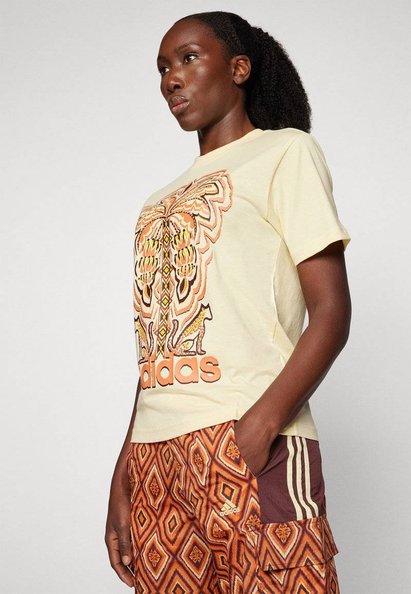adidas Sportswear adidas Sportswear ADIDAS FARM RIO GRAPHIC - Print T-shirt - easy yellow Großer Ausverkauf