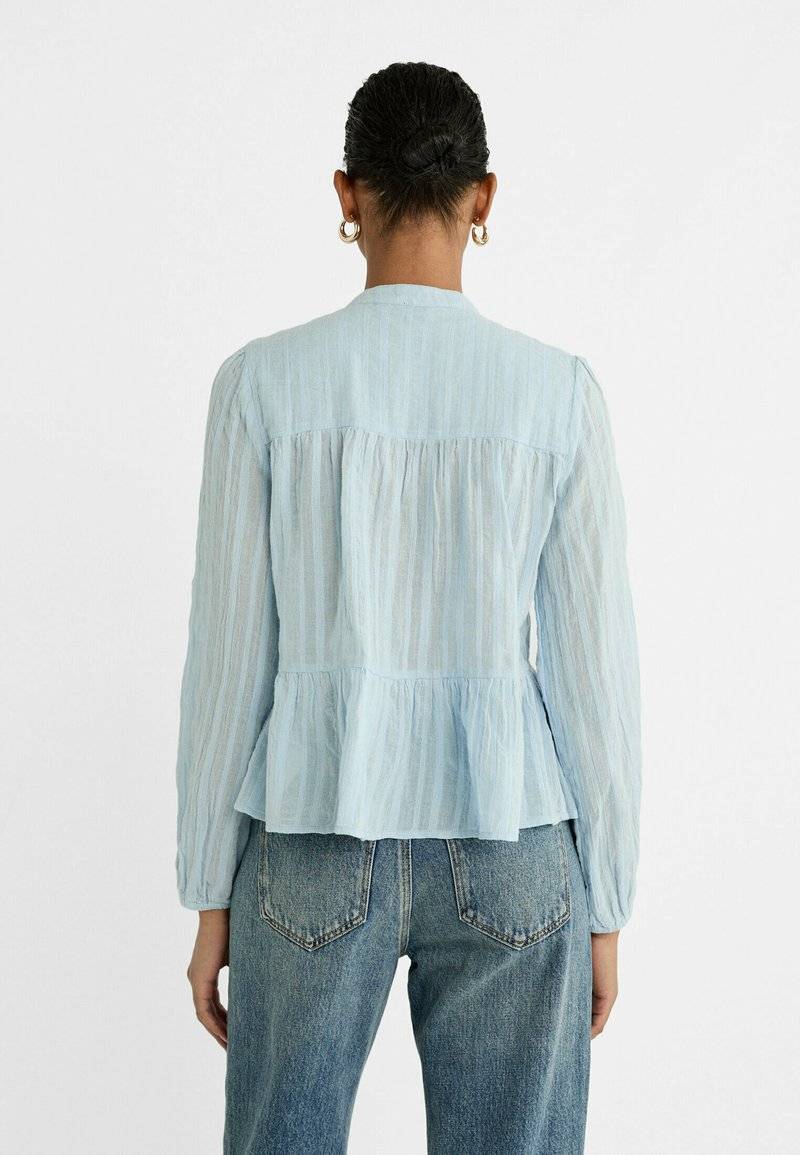 Stradivarius Stradivarius FLOWING BOHO - Blouse - light blue Clearance-Verkauf